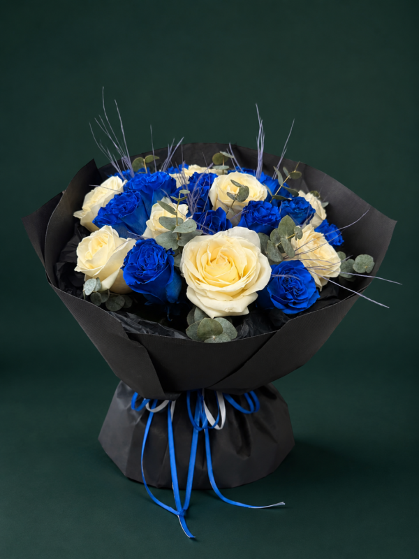 Weiß-Blau Blumenstrauß