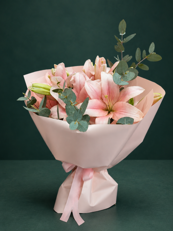 Lilien mit Evkalipt
